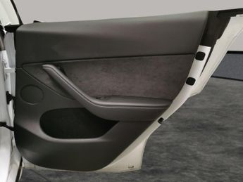 Tesla Model Y SUV RWD (346 ps) - WIFI - BLIND SPOT ASSIST - BLUETOOTH