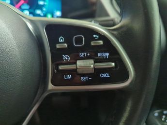 Mercedes-Benz GLA 1.3 GLA200 Sport 7G-DCT (163 ps) - HEATED LEATHER