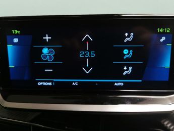 Peugeot E-2008 50kWh GT Premium (136 ps) - KEYLESS ENTRY - LED - REVERSE CAM