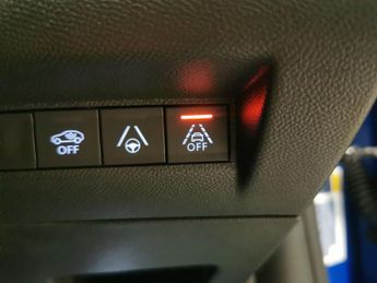 Peugeot E-2008 50kWh GT Premium (136 ps) - KEYLESS ENTRY - LED - REVERSE CAM