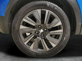 Peugeot E-2008 50kWh GT Premium (136 ps) - KEYLESS ENTRY - LED - REVERSE CAM