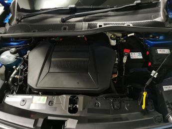 Peugeot E-2008 50kWh GT Premium (136 ps) - KEYLESS ENTRY - LED - REVERSE CAM