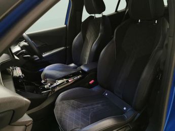 Peugeot E-2008 50kWh GT Premium (136 ps) - KEYLESS ENTRY - LED - REVERSE CAM
