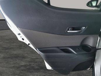 Toyota C-HR 2.0 VVT-h Excel CVT (184 ps) - REVERSE CAM - NAV - HEATED LEATHE