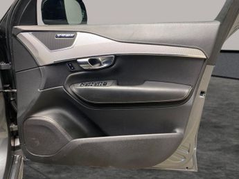 Volvo XC90 2.0h T8 Twin Engine 11.6kWh R-Design Pro Plug-in 4WD (390 ps) - 