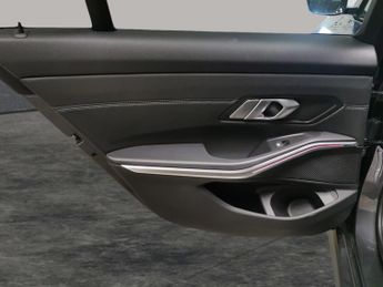 BMW 3 Series 2.0 330e 12kWh M Sport Plug-in (292 ps) - REVERSE CAM - HEATED S
