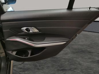BMW 3 Series 2.0 330e 12kWh M Sport Plug-in (292 ps) - REVERSE CAM - HEATED S