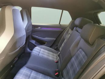 Volkswagen Golf 2.0 TDI GTD DSG (200 ps) - HEATED STEERING - WIFI - BLIND SPOT A