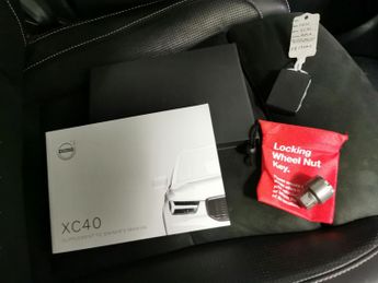 Volvo XC40 1.5 T3 R-Design (163 ps) - PARK ASSIST - LED - LANE DEPARTURE