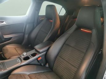 Mercedes-Benz A Class 1.6 A180 AMG Line (Premium) 7G-DCT (122 ps) - REVERSE CAM - HEAT