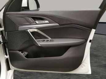 BMW iX2 30 66.5kWh M Sport xDrive (11kW Charger) (313 ps) - ALCANTARA - 