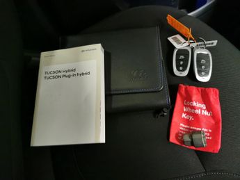Hyundai Tucson 1.6 h T-GDi Premium (230 ps) - NAV - HEATED STEERING - BLIND SPO