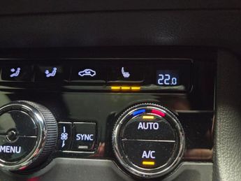 Skoda Karoq 1.5 TSI ACT SportLine DSG (150 ps) - HEATED SEATS - NAV - HEATED