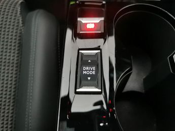 Peugeot E-2008 50kWh GT (7kW Charger) (136 ps) - REVERSE CAM - NAV - HEATED SEA