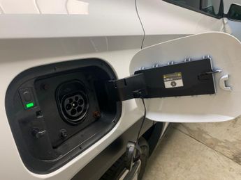 Hyundai Tucson 1.6 h T-GDi 13.8kWh Premium Plug-in 4WD (265 ps) - HEATED SEATS