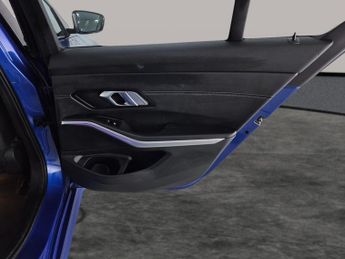 BMW 3 Series 2.0 330e 12kWh M Sport Plug-in (292 ps) - REVERSE CAM - HEATED S