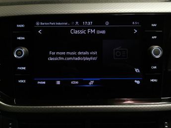 Volkswagen T-cross 1.0 TSI Active DSG (110 ps) - PARK SENSORS - 17IN ALLOYS - AIR C