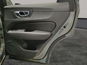Volvo XC60 2.0 B5 MHEV Momentum AWD (250 ps) - PARK ASSIST - LED - HEATED L