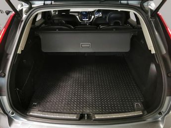 Volvo XC60 2.0 B5 MHEV Momentum AWD (250 ps) - PARK ASSIST - LED - HEATED L