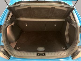 Hyundai Kona 39kWh Premium (10.5kW Charger) (136 ps) - HEATED SEATS - HEATED 