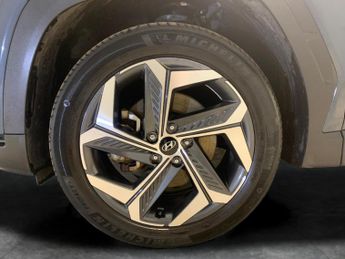 Hyundai Tucson 1.6 h T-GDi Premium (230 ps) - NAV - HEATED STEERING - BLIND SPO