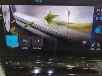 Volkswagen ID.4 Pure 52kWh Life (148 ps) - KEYLESS ENTRY - PARK ASSIST - LED