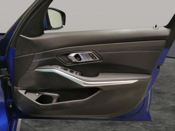 BMW 3 Series 2.0 330e 12kWh M Sport Plug-in (292 ps) - ALCANTARA - M SPORT BR