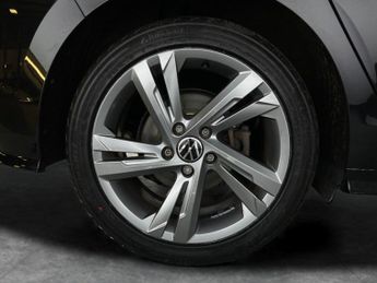 Volkswagen Golf 1.5 eTSI MHEV R-Line DSG (150 ps) - LANE DEPARTURE  - BLUETOOTH