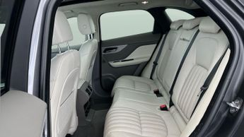 Jaguar F-PACE 2.0 D180 Portfolio AWD (180 ps) - BLUETOOTH - PADDLE SHIFT