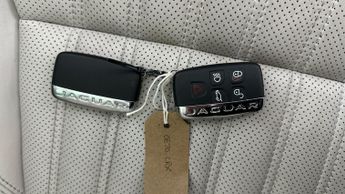 Jaguar F-PACE 2.0 D180 Portfolio AWD (180 ps) - BLUETOOTH - PADDLE SHIFT
