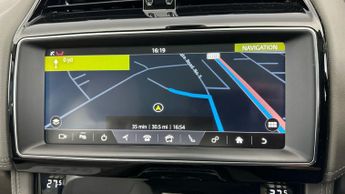Jaguar F-PACE 2.0 D180 Portfolio AWD (180 ps) - BLUETOOTH - PADDLE SHIFT