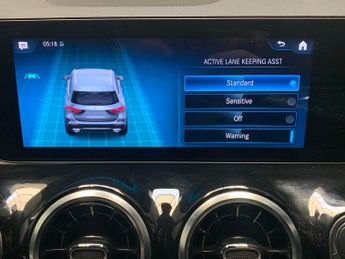 Mercedes-Benz GLA 1.3 GLA250e 15.6kWh Exclusive Edition Plug-in 8G-DCT (218 ps) - 