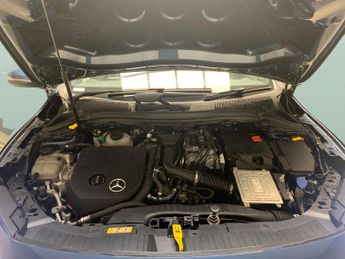 Mercedes-Benz GLA 1.3 GLA250e 15.6kWh Exclusive Edition Plug-in 8G-DCT (218 ps) - 