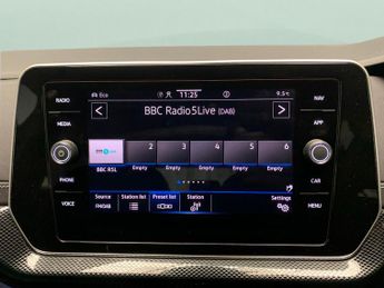 Volkswagen T-cross 1.0 TSI R-Line DSG (115 ps) - HEATED SEATS - NAV - BLUETOOTH