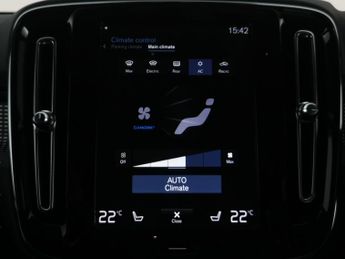 Volvo XC40 2.0 D4 R-Design Pro AWD (190 ps) - SENSUS SAT NAV - PARK ASSIST 