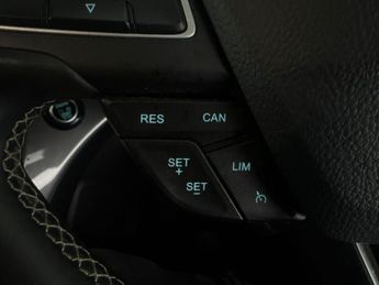 Ford Kuga 2.0 TDCi Vignale Powershift AWD (180 ps) - REVERSE CAM - NAV