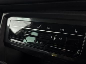 Volkswagen Tiguan 1.5 TSI R-Line DSG (150 ps) - HEATED STEERING - ASSISTANCE PACK 