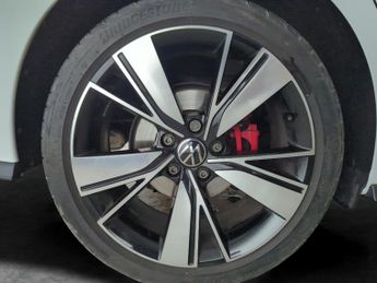 Volkswagen Golf 2.0 TDI GTD DSG (200 ps) - HEATED STEERING - WIFI - BLUETOOTH