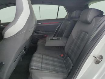 Volkswagen Golf 2.0 TDI GTD DSG (200 ps) - HEATED STEERING - WIFI - BLUETOOTH