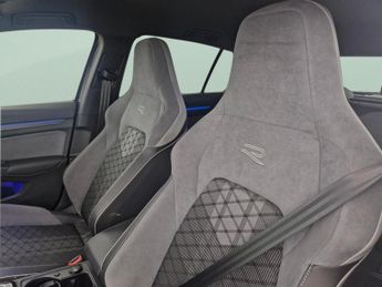 Volkswagen Golf 1.5 eTSI MHEV R-Line DSG (150 ps) - PARK SENSORS - KEYLESS START