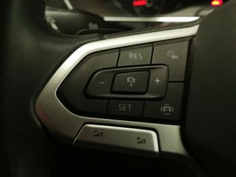 Volkswagen T-cross 1.0 TSI Active DSG (110 ps) - PARK SENSORS - AIR CON - DAB
