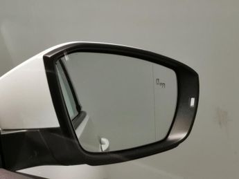Volkswagen T-cross 1.0 TSI Active DSG (110 ps) - PARK SENSORS - AIR CON - DAB