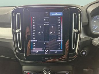 Volvo XC40 1.5h T4 Recharge 10.7kWh Plus Plug-in (211 ps) - PARK ASSIST - L