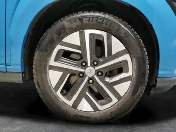 Hyundai Kona 64kWh Premium (10.5kW Charger) (204 ps) - HEATED SEATS - HEATED 