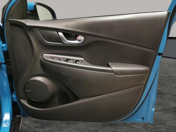 Hyundai Kona 64kWh Premium (10.5kW Charger) (204 ps) - HEATED SEATS - HEATED 