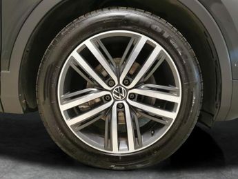 Volkswagen Tiguan 1.5 TSI Elegance DSG (150 ps) - REVERSE CAM - HEATED SEATS - NAV