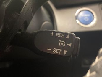 Toyota Yaris 1.5 VVT-h Excel E-CVT (100 ps) - BLUETOOTH - CRUISE - AIR CON