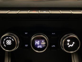 Renault Captur 1.6 E-TECH Iconic Edition (145 ps) - CRUISE - SPEED LIMIT RECOG