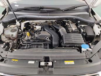 Volkswagen Tiguan 1.5 TSI R-Line DSG (150 ps) - PARK ASSIST - HEATED SEATS - NAV