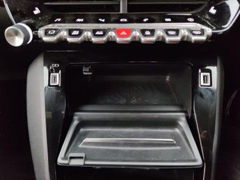 Peugeot E-208 50kWh GT (136 ps) - PARK ASSIST - LED - REVERSE CAM